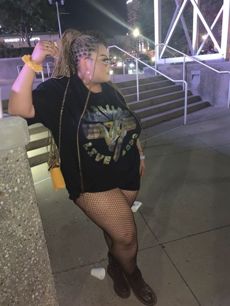 Concert Tshirt Outfit Plus Size, Plus Size Lollapalooza Outfit, Rock Concert Outfit Ideas Summer Plus Size, Plus Size Techno Outfit, Cute Plus Size Concert Outfits, Plus Size Rockstar Outfit, Bad Bunny Concert Outfit Plus Size, Drake Concert Outfit Plus Size, Summer Festival Outfit Ideas Plus Size