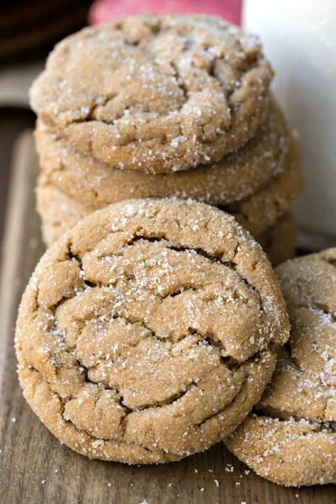 Soft Ginger Molasses Cookies Molasses Cookie Recipes, Soft Ginger Molasses Cookies, Cookies Molasses, Press Cookies, Cheap Healthy Food, Molasses Cookie, Easy Gingerbread Cookies, Whipped Shortbread, Soft Ginger Cookies