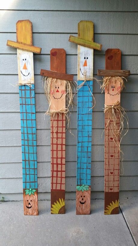 Scarecrow Made Out Of Pallet Wood, Pallet Scarecrow Diy, Fence Picket Scarecrow, Pallet Wood Scarecrow, Fence Post Pumpkins, Paint Stick Fall Crafts, Paint Stick Scarecrow, Wooden Scarecrows Diy, Scarecrow Crafts For Adults