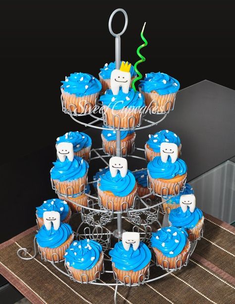 Tooth cupcakes Teething Party, Tooth Cupcakes, Dental Party, Lost First Tooth, Tooth Party, Tooth Cake, Dental Office Decor, Dental Gifts, Lost Tooth