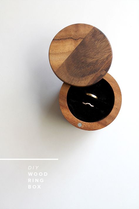 diy wood ring box - almost makes perfect Diy Box Organizer, Ring Boxes Diy, Jewerly Box Diy, Wood Jewelry Diy, Reading Diy, Diy Ring, Wood Ring Box, Jewelry Box Diy, Wooden Ring Box