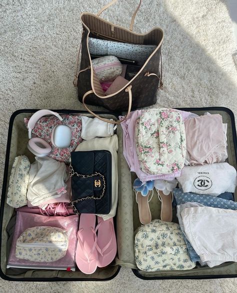 Anna Astrup | in awe Anna Astrup, Packed Suitcase, Carryon Suitcase, Road Trip Kit, Pack With Me, Airport Aesthetic, Travel Bag Essentials, Travel Chic, Pink Travel