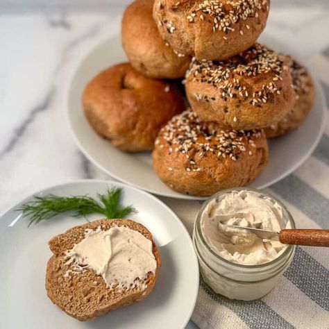 Whole Wheat Bagel Recipe, Wheat Bagel Recipe, Fast Meal Prep, Whole Wheat Bagels, Healthy Bagel, Bagel Recipe Easy, Vegan Bagel, Whole Wheat Bagel, Daniel Fast Recipes