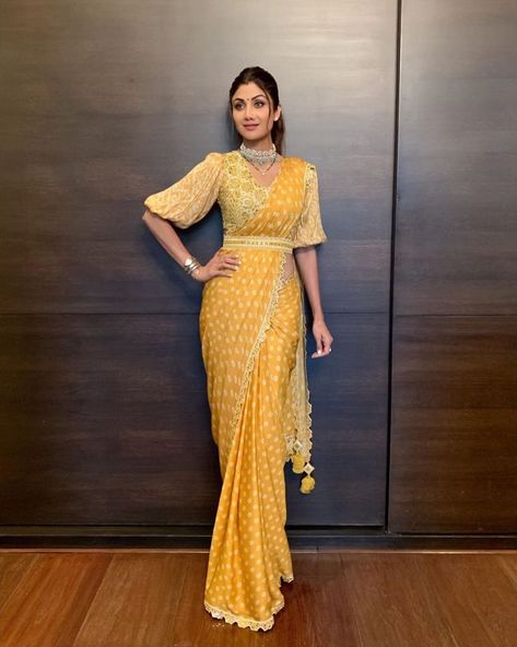 Looks To Steal From Ganesh Chaturthi Celebration Of Bollywood Celebs #shaadiwish #weddings #weddingoutfits #outfitideas #bollywoodceleb #saree #sareetrends #shilpashettykundra #ganeshchaturthi Punit Balana, Saree Wearing Styles, Saree Wearing, Saree Draping Styles, Bollywood Party, Shilpa Shetty, Indian Saree Blouses Designs, Saree Blouse Patterns, Indian Fashion Saree