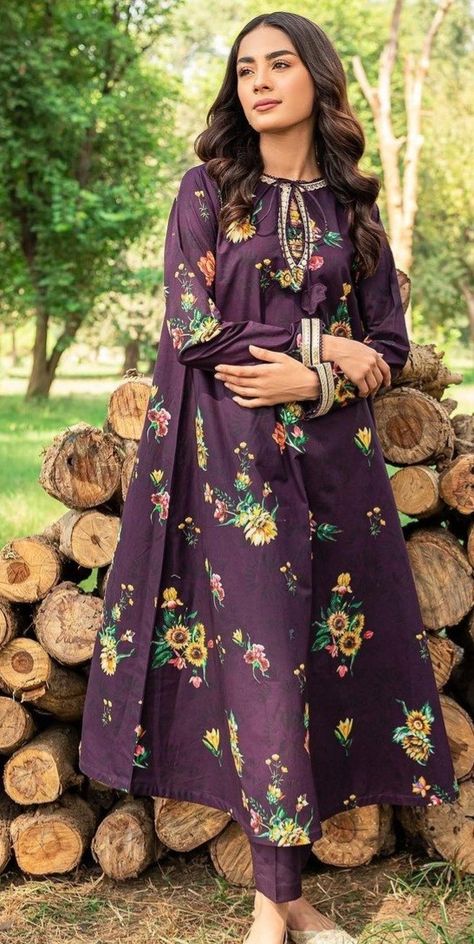 Long Frocks Designs, Long Frock Designs, Stylish Short Dresses, Pakistani Dresses Casual, Fashion Sketches Dresses, Beautiful Maxi Dresses, Dress Design Patterns, Sleeves Designs For Dresses, Long Frocks