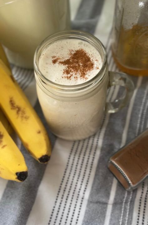 Raw Milk Milkshake Recipe - A Nourishing Energy Boost! - A Productive Household Date Energy Bars, Milk Smoothie Recipes, Ancestral Diet, Milk Chocolate Recipes, Making Yogurt, Vanilla Smoothie, Milk Smoothie, Milkshake Recipe, Milk Ice Cream