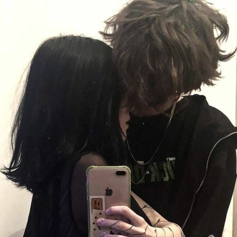 Cute couple inspo emo grunge couple Chicas Punk Rock, Emo Couples, Grunge Couple, Wallpapers Images, Couples Goals, Wallpapers Backgrounds, Free Hd Wallpapers, Couple Aesthetic, Grunge Aesthetic