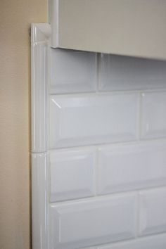 how to finish the side of a subway tile shower - Google Search Beveled Subway Tile Backsplash, Backsplash Herringbone, Beveled Subway Tile, Subway Tile Showers, Herringbone Backsplash, Tile Edge, Hemma Diy, Marble Backsplash, Subway Tile Backsplash