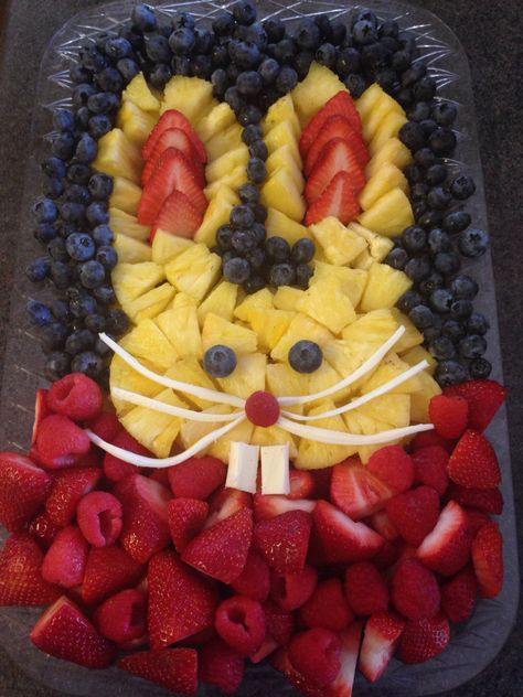 Easter Bunny Fruit Tray, Easter Fruit Tray, Easter Bunny Fruit, Easter Platter, Easter Sunday Brunch, Easy Picnic Food, Easter Fruit, Easter Party Food, Fruit Platter Designs