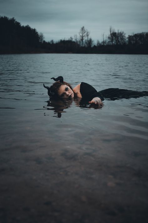 Fall River Photoshoot, Spooky Lake Photoshoot, Water Bodouir Photoshoot, Spooky Beach Photoshoot, Witchy Water Photoshoot, Spooky Water Photoshoot, Plus Size Spooky Photoshoot, Witchy Photoshoot Ideas Plus Size, Haunting Photoshoot