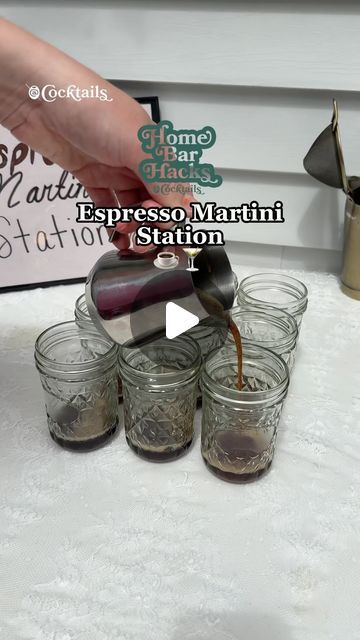 Cocktails (21+ to follow) on Instagram: "Grab your besties for a night in!✨☕ This espresso martini station is real life dream!🤤🍸🤎 Link for mason jars is in our bio!😍 @cocktails may earn commission through links in our socials! Inspo: @katyiwanksi 🫶 #espresso #martini #espressomartini #station #espressomartinistation #martinibar #espressomartinibar #fun #cute #cocktail #cocktailnight #love #yummy #delicious #drink #idea #inspo #vodka #coffee #coffeelovers #cute #fyp" Espresso Martini Station, Espresso Martini Bar Wedding, Tini Bit Older Decor Espresso, Espresso Martini Party, Martini Station, Espresso Martini Bar, Theme Snack, Martini Party, Homemade Bar