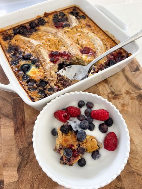 Protein Quinoa Breakfast Bake Quinoa Breakfast Bake, Cranberry Quinoa Salad, Healthy Chicken Pot Pie, Gluten Free Christmas Cookies, Vanilla Protein Shakes, Holistic Recipes, Quinoa Breakfast, Gluten Free Christmas, Baked Fruit