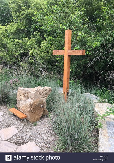 Church Garden Ideas, Diy Outdoor Cross, Christian Garden Ideas, Prayer Garden Ideas Church, Outdoor Prayer Space, Church Landscaping Ideas, Prayer Garden Ideas Backyards, Prayer Garden Ideas, Columbarium Design