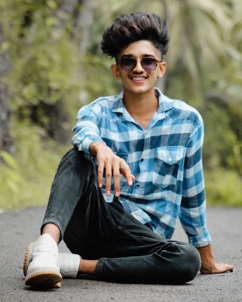 Boys Pic Stylish Dp, Cb Photo Editing, Best Poses For Boys, Picsart Photo Editing, Attitude Stylish Boys Pic, Men Fashion Photoshoot, Drawing Couple Poses, Men Fashion Photo, Stylish Pic