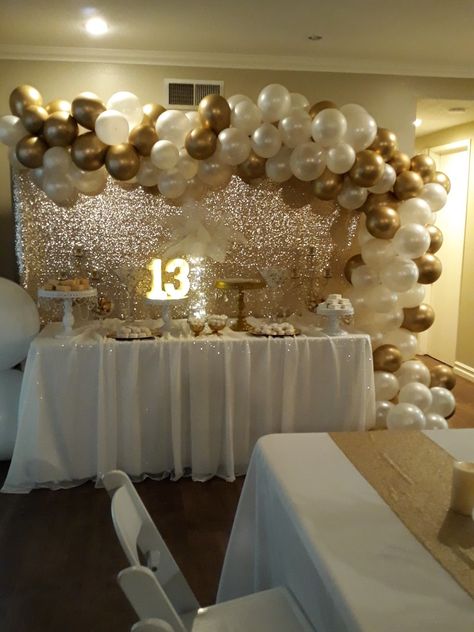 White And Golden Decoration Party, Gold And White Bday Theme, White And Gold Theme Birthday Party, Birthday Ideas White And Gold, Colors For Birthday Parties, Gold White Party Decoration, Beige And Gold Birthday Theme, Gold Birthday Theme Ideas, Sweet 16 Party Ideas Gold And White