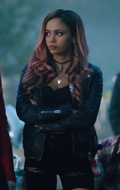 Toni Topaz Outfits, Riverdale Toni, Toni Topaz, Riverdale Fashion, Cheryl Blossom Riverdale, Riverdale Cheryl, Riverdale Memes, Vanessa Morgan, Tv Show Outfits