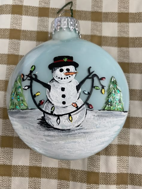 Painted Globe Ornaments, Ordiment Ideas Painting, Clear Ornament Painting Ideas, Painted Ordiment Ideas, Ornament Ideas Painting, Ornament Painting Ideas Ball, Painted Flat Ornaments, Painted Ornament Balls, Flat Ornament Ideas