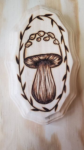 Woodburn Mushroom, Mushroom Pyrography, Woodburning Ideas, Pyrography Designs, Summer Arts And Crafts, Woodburning Projects, Pyrography Art, Craft Wood, Wood Burning Crafts