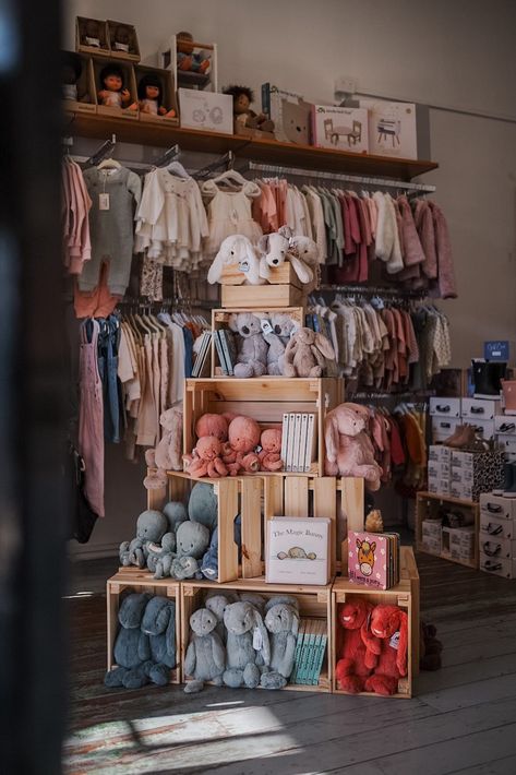 Blanket Display Ideas Retail, Store Merchandising Displays, Gift Shop Displays Visual Merchandising, Kids Retail Store Design, Sock Display Ideas Retail, Boutique Window Display Ideas, Shop Display Ideas Retail Stores, Store Displays Visual Merchandising, Visual Merchandising Ideas Clothing Store Displays