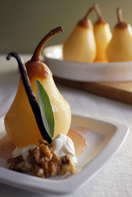 Poached Pears in Vanilla Sage Wine Sauce Autumn Entertaining, Southern Magnolia, Romantic Meals, Poached Pears, Pear Recipes, Wine Sauce, White Plate, Köstliche Desserts, Food Presentation