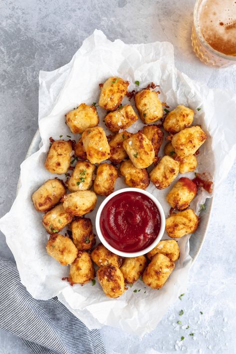 Mac And Cheese Healthy, Cauliflower Tots, Baked Chicken Nuggets, Quick Healthy Snacks, Ambitious Kitchen, Easy Cauliflower, Tater Tots, Best Side Dishes, Cauliflower Recipes