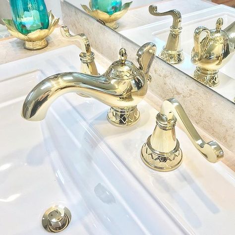 I found the best sink faucets for our Aladdin bathroom on eBay! My amazing husband had to install a whole brand new sink to fit it but it… Disney House Ideas, Disney Themed Rooms, Disney Bathroom, Casa Disney, Deco Disney, Disney Room Decor, Disney Bedrooms, Magical Room, Amazing Husband