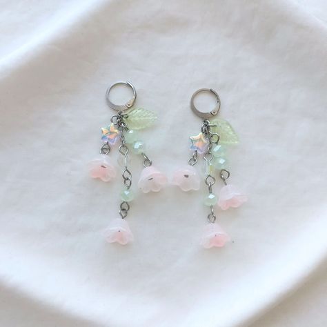 some lil flowery bits are going up on the website on saturday, and I'll have em at my upcoming markets, also on the 10th with queers and wares! ♡link in bio or dm/comment to claim♡ hairclips: $45nzd per pair ($28usd) earrings: $28nzd per pair ($17usd) - - - - - - - - - - #handmadejewelry #handmade #smallbusiness #fairycore #fairy #custom #customjewelry Fairy Earrings, Fairycore Fairy, Shrinky Dink, Handmade Jewelry Diy, Shop Ideas, Bead Jewelry, Beaded Jewelry Diy, Fairy Core, Pretty Jewellery