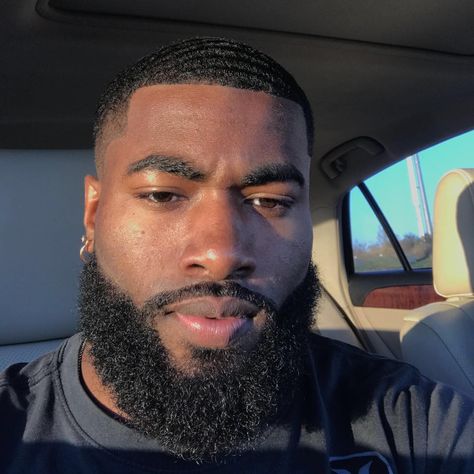 Barba Grande, Attractive Black Men, Black Men Beard Styles, Black Men Beards, Hair Unit, Black Men Haircuts, Dark Skin Men, Black Beards, Big Beards