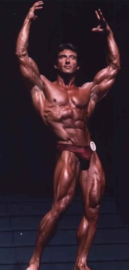 Frank Zane posing like Steve Reeves in a Contrapposto Cool Pose Mr Olympia Winners, Frank Zane, Bodybuilding Pictures, 남자 몸, Mr Olympia, Body Builder, Male Physique, Bodybuilding Motivation, Bodybuilding Workouts