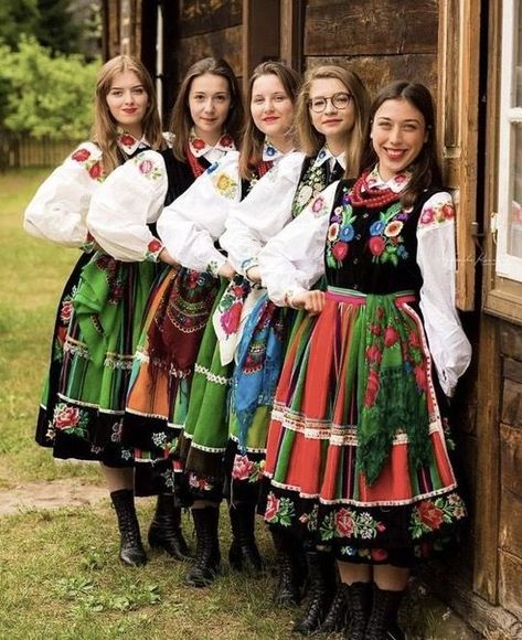 Dirndl Dress Traditional, Polish Traditional Costume, Polish Dress, Polish Clothing, Authentic Costumes, Polish Traditions, Native Wears, Ukrainian Clothing, Costumes Around The World