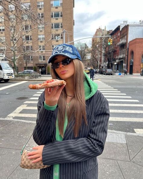 Instagram influencer Eva rankin posing for insta photo on a city street in New York Eva Rankin, Posing For Instagram, Poses For Instagram, Pic Pose, Instagram Influencer, New York Street, Inspiration Ideas, Instagram Pictures, The City