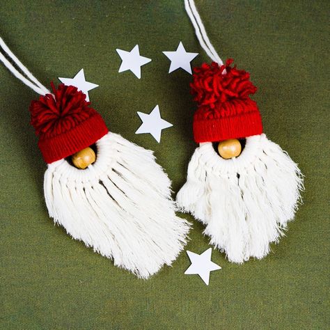 Macrame Gnome Ornaments Diy, Diy Macrame Gnomes Tutorials, Easy Macrame Gnomes, Diy Gnomes Tutorials Free, Macrame Christmas Gnomes, Macrame Gnome Ornament Diy, Diy Macrame Gnome, Macrame Santa Ornaments Diy, Macrame Gnome Tutorial