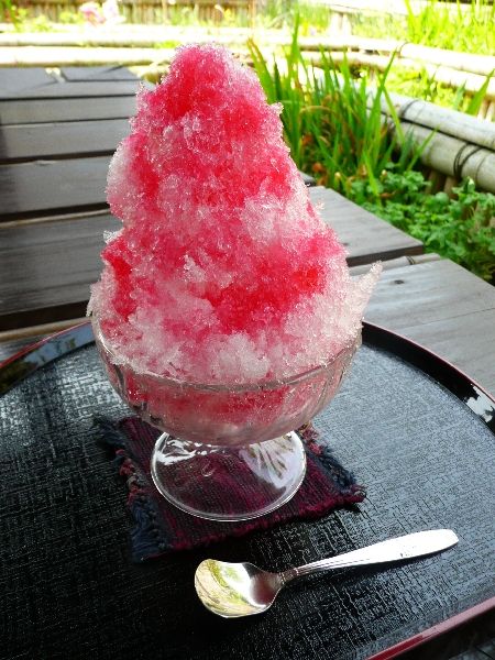 Kakigori - I love it! Shave Ice Syrup Recipe, Japanese Shaved Ice, Shaved Ice Recipe, Shaved Ice Syrup, Lemon Green Tea, Icee Recipe, Kanagawa Prefecture, Grad Party Decorations, Fruit Ice