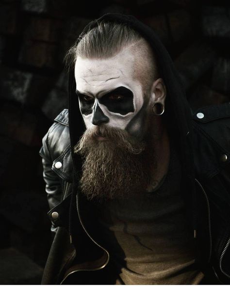 Beard Halloween Makeup, Halloween Beard, Beard King, Beard Products, Skeleton Makeup, Big Beards, Zombie Makeup, Beard Model, Beard Tattoo