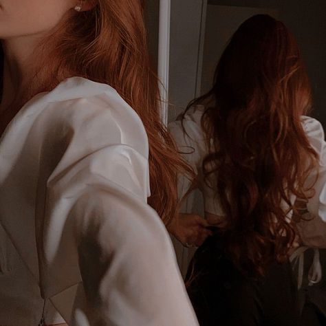 Redhead Woman Aesthetic, Dark Red Hair Aesthetic, Lydia Martin Aesthetic, Luna Caine, Twisted Series, Lydia Martin, Ginger Girls, Lily Evans, Business Hairstyles