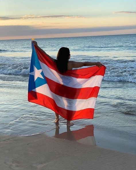 Pr Flag, Bodybuilding Girl, Puerto Rico Island, Puerto Rico Pictures, Puerto Rico Trip, Y2k Background, Puerto Rico Art, Mexican Culture Art, Puerto Rican Flag