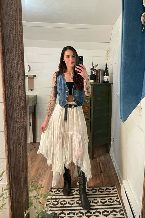 Bluegrass Aesthetic Outfit, Country Music Outfits Concert, Cowboy Chic Outfit, Yallternative Outfit, Tyler Childers Concert Outfit, Western Skirt Outfits, Line Dancing Outfit, 70s Western Fashion, Hozier Concert Outfit