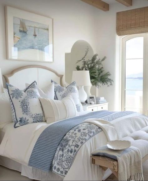 Bedroom Ideas White And Blue, Light Blue Minimalist Bedroom, Modern Cottage Style Bedroom, Cottage Style Guest Bedroom, Beach Bed Rooms, Blue White Bedroom Ideas, Neutral And Blue Bedroom, Coastal Beach Room, Blue And White Coastal Bedroom