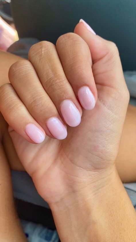 Gel Nail Inspo Short, Pink Shiny Nails, Short Round Acrylic Nails, Round Acrylic Nails, Short Rounded Acrylic Nails, Acrylic Nails Simple, Nail Inspo Short, Rounded Acrylic Nails, Nails And Rings