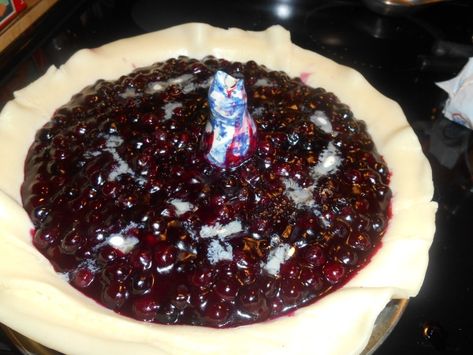 Frozen Berry Pie, Frozen Blueberry Pie, Frozen Blueberry Recipes, Blueberry Pie Filling Recipes, Saskatoon Berry Pie, Berry Pie Recipe, Easy Blueberry Pie, Cake Blueberry, Frozen Pie Crust