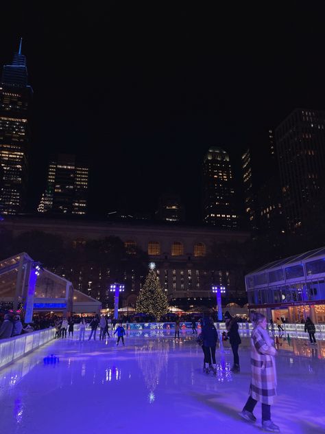 Ice Skating Rink Outdoor, Bryant Park Ice Skating, Ice Skating Christmas Aesthetic, Skating Aesthetic Ice, Bryant Park Nyc Christmas, Bloxburg Ice Skating Rink, Winter Wonderland Aesthetic London, Ice Skating Rink Aesthetic, Ice Skating Background