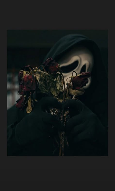 Ghostface Cute Wallpaper, Spooky Xmas Wallpaper, Ghost Face Aesthetic Widget, Christmas Profile Pictures Aesthetic, Wallpaper Backgrounds Ghostface, Horror Cute Wallpaper, Halloween Slasher Wallpaper, Cute Ghost Face Wallpaper, Funny Phone Wallpaper Black