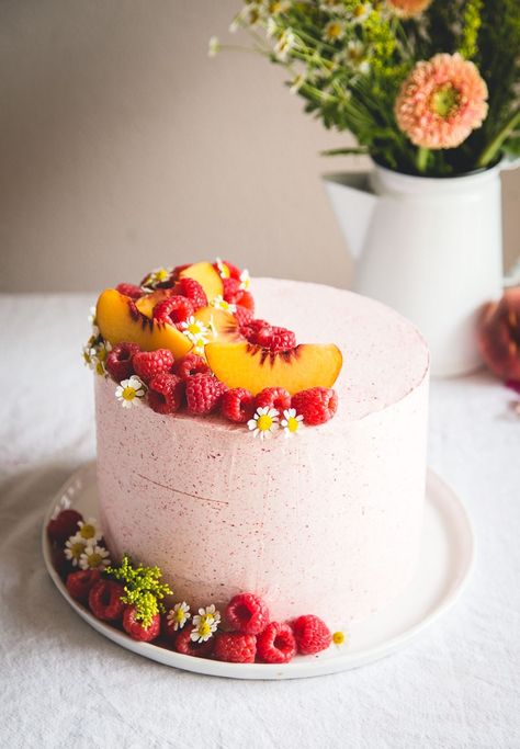 Perfect for springtime parties! Almond Cake with Peach + Mascarpone Filling & Raspberry Buttercream. Peach Mascarpone, Almond Layer Cake, Cake With Fruit, Mascarpone Filling, Raspberry Buttercream, Slow Cooker Desserts, Almond Cake, Almond Cakes, Pink Cake