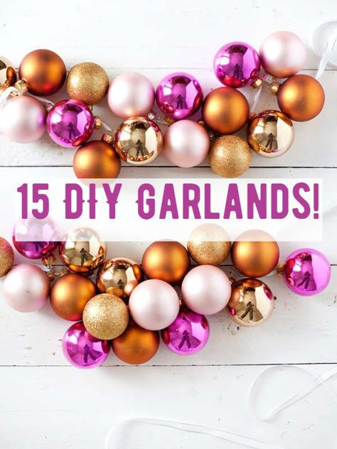 Christmas Garland Ornaments, Christmas Ball Ornament Garland Diy, Bauble Garland Front Door, Ball Ornament Wreath, Ornament Ball Garland, Christmas Bauble Garland Diy, Bulb Garland Christmas, Cascading Ornament Garland, Diy Bauble Garland