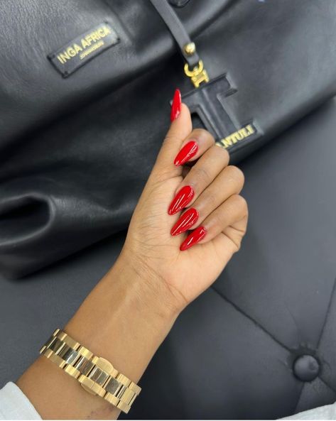 Red Almond Nails Black Women, Red Nails On Dark Skin, Red Nails Black Women, Red Classy Nails, Almond Red Nails, Beyonce Nails, Red Almond Nails, Almond Nails Red, Acrylic Nail Designs Classy