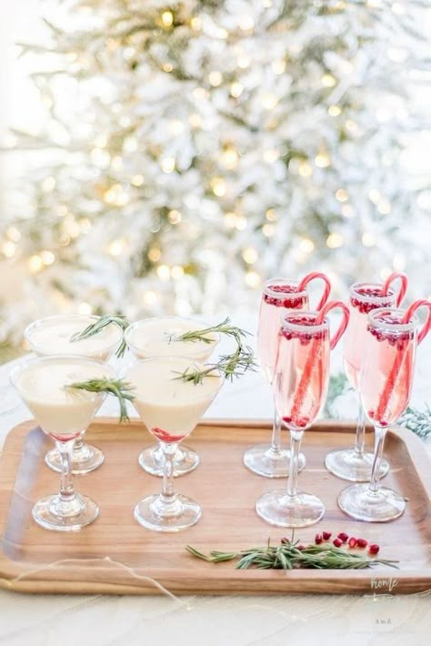 A Guide to Hosting the Perfect Winter-Themed Bridal Shower Christmas Welcome Drinks, Christmas Drink Board, Christmas Cocktail Station, Ornamentini Cocktail, Christmas Drink Bar, Christmas Drink Station, Fireball Eggnog, Christmas Champagne Cocktails, All White Christmas Party