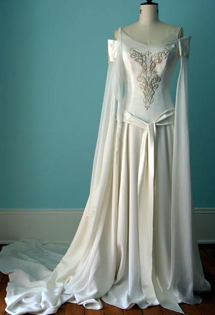 Irish Wedding Dresses, Elvish Dress, Irish Themed Weddings, Celtic Wedding Dress, Zelda Wedding, Medieval Wedding Dress, Gaun Abad Pertengahan, Pagan Wedding, Medieval Wedding