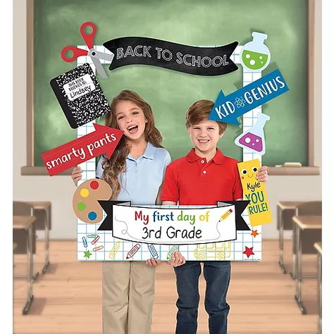 First Days Of Kindergarten Activities, Back To School Photo Booth, School Photo Frames, Graduation Photo Frame, First Day Of School Pictures, Back To School Pictures, School Frame, Back To School Party, Preschool Graduation