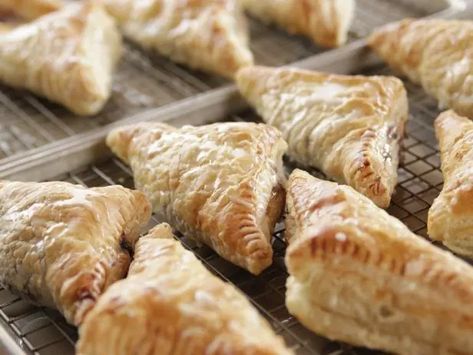 Blueberry Hand Pies, Food Network Recipes Pioneer Woman, Hand Pie Recipes, Hand Pie, Pioneer Woman Recipes, Frozen Puff Pastry, Ree Drummond, Hand Pies, Breakfast Brunch Recipes