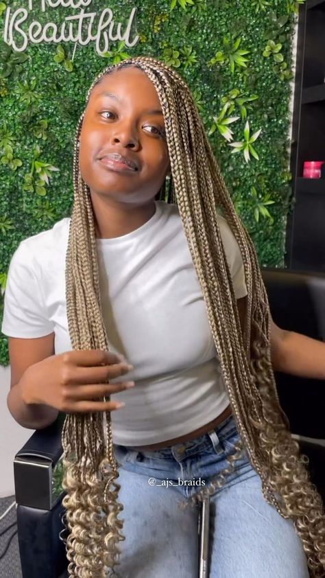 Blond Knotless Braids With Curly Ends, Braids With Blonde And Black, 613 Ombre Knotless Braids, Blonde Braids Hairstyles For Black Women, Blonde Black Knotless Braids, Blond Braids With Curls, Blonde Braided Hairstyles Black Women, Blonde Highlights Knotless Braids, Blonde Tribals With Knotless Braids